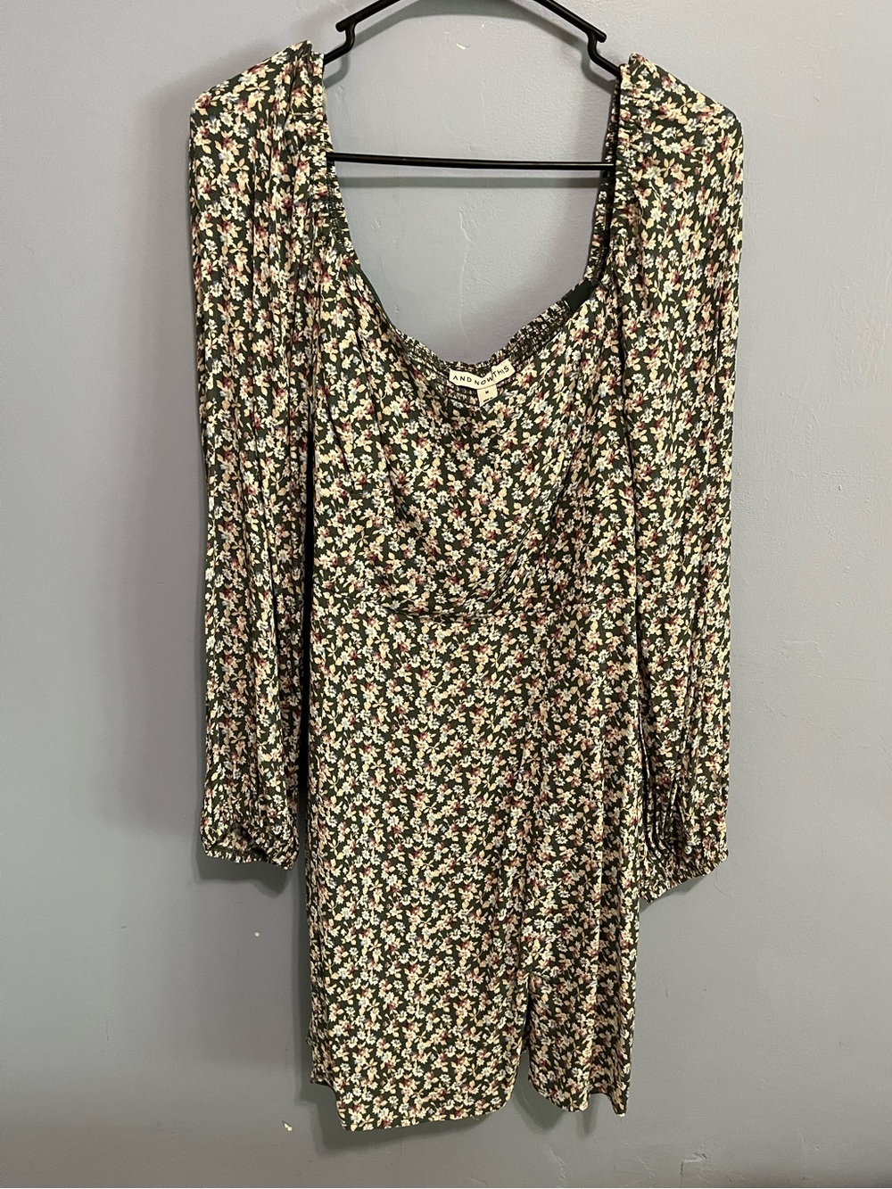 Long-Sleeve Floral Green Mini Dress with Scoop Neck